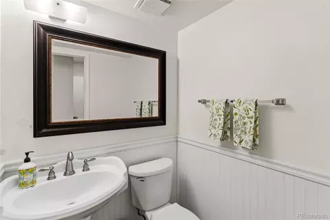 Bath - 8651 E Amherst Dr #D, Denver, CO 80231 photo 1 of 4