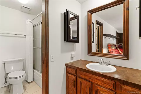 Bath - 8651 E Amherst Dr #D, Denver, CO 80231 photo 2 of 4