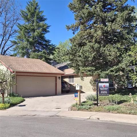 2884 S Oakland Cir, Aurora, CO 80014