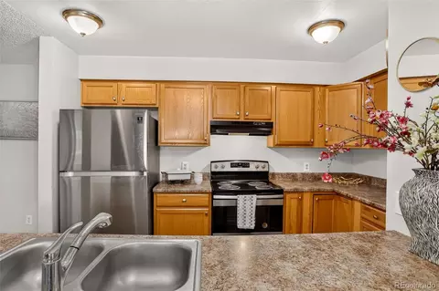 Kitchen - 14652 E 2nd Ave #103, Aurora, CO 80011 photo 2 of 4