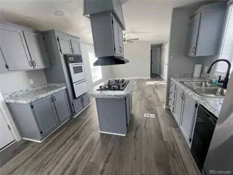 2820 Cascade Dr, Denver, CO 80260 photo 14