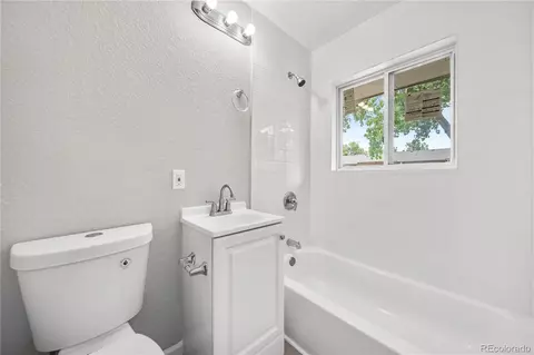Bath - 17337 E Flora Pl, Aurora, CO 80013 photo 2 of 3