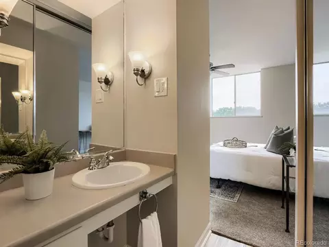 Bath - 1200 Vine St #4C, Denver, CO 80206 photo 1 of 3