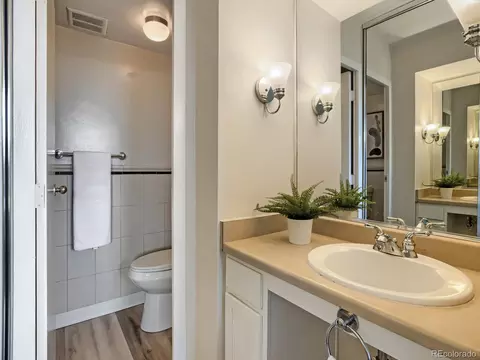 Bath - 1200 Vine St #4C, Denver, CO 80206 photo 2 of 3