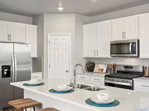 751 N Shawnee St, Aurora, CO 80018 photo 3