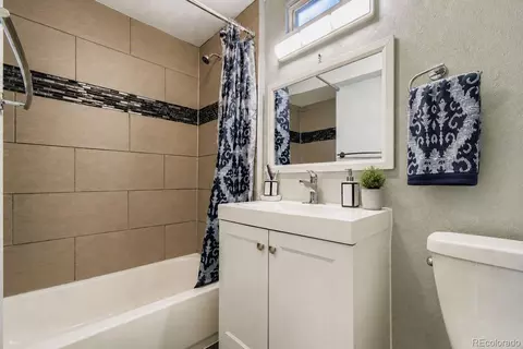 Bath - 9541 E 16th Ave, Aurora, CO 80010 photo 1 of 1