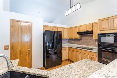 Kitchen - 21323 E Prentice Pl, Centennial, CO 80015 photo 2 of 2