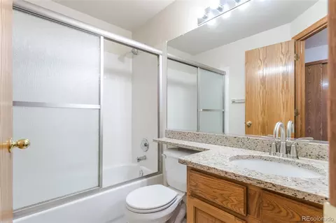 Bath - 21323 E Prentice Pl, Centennial, CO 80015 photo 2 of 3