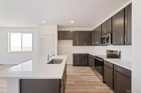 Kitchen - 47409 Magnolia Ave, Bennett, CO 80102 photo 4 of 4
