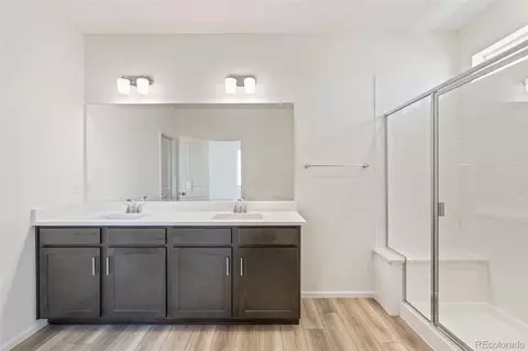 Bath - 47409 Magnolia Ave, Bennett, CO 80102 photo 2 of 3