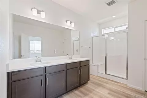 Bath - 47409 Magnolia Ave, Bennett, CO 80102 photo 1 of 3