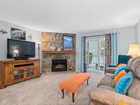 902 S Walden St #102, Aurora, CO 80017