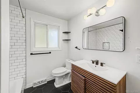 Bath - 520 Iola St, Aurora, CO 80010 photo 2 of 3
