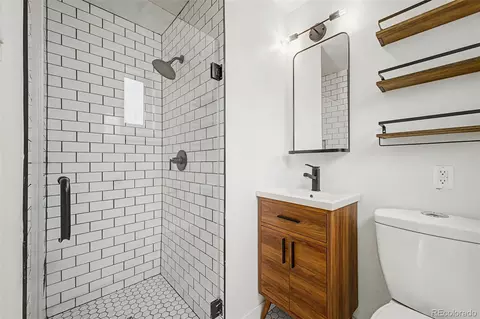 Bath - 520 Iola St, Aurora, CO 80010 photo 1 of 3