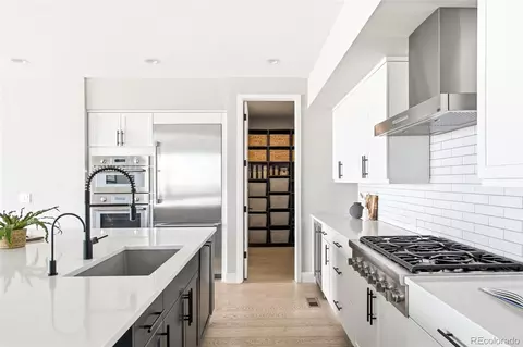 Kitchen - 9807 E 63rd Ave, Denver, CO 80238 photo 3 of 4