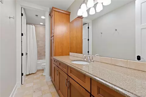 Bath - 800 Grant Pl, Boulder, CO 80302 photo 3 of 7