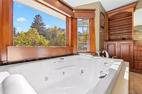 Bath - 800 Grant Pl, Boulder, CO 80302 photo 5 of 7