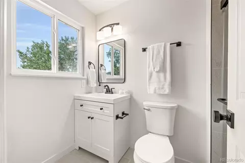 Bath - 6882 E Rustic Dr, Parker, CO 80138 photo 2 of 4