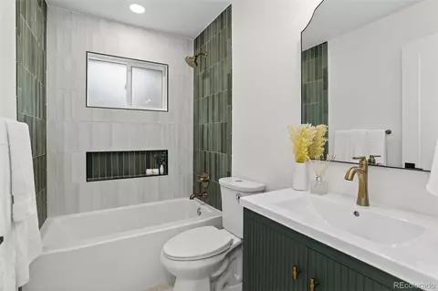 Bath - 3724 E Nielsen Ln, Denver, CO 80210 photo 1 of 3