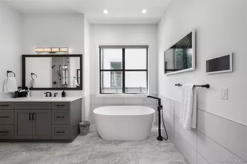 Bath - 2821 E Cedar Ave #2, Denver, CO 80209 photo 5 of 7