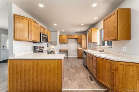 739 Dearborn St, Aurora, CO 80011 photo 9