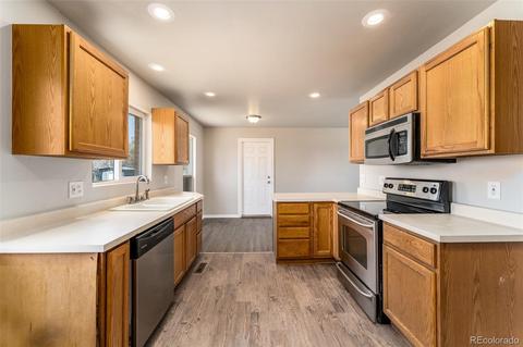 739 Dearborn St, Aurora, CO 80011 photo 4