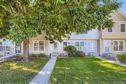 8806 W Dartmouth Pl, Lakewood, CO 80227