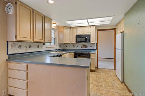 8063 E Bucknell Pl, Denver, CO 80231 photo 13