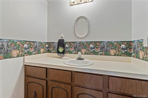 8063 E Bucknell Pl, Denver, CO 80231 photo 17