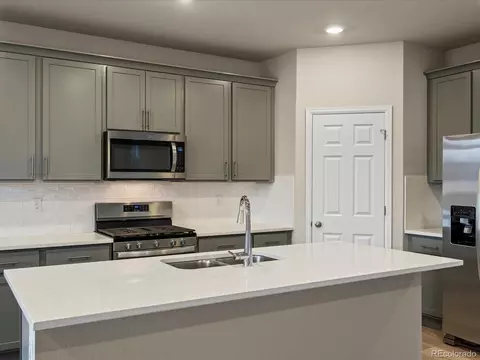 760 N Shawnee St, Aurora, CO 80018