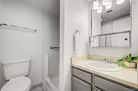 Bath - 21584 E Powers Pl, Aurora, CO 80015 photo 3 of 3