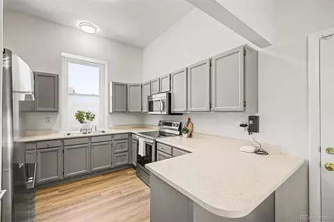 Kitchen - 21584 E Powers Pl, Aurora, CO 80015 photo 3 of 7