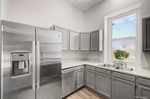 Kitchen - 21584 E Powers Pl, Aurora, CO 80015 photo 2 of 7
