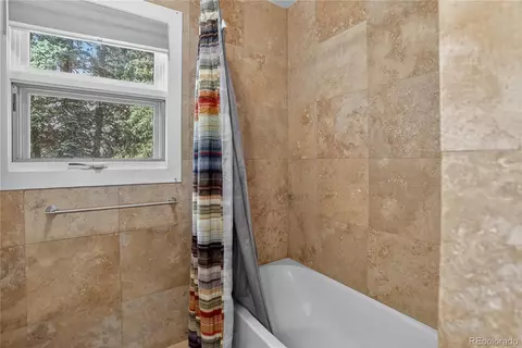 Bath - 7643 Red Fox Dr, Evergreen, CO 80439 photo 5 of 6