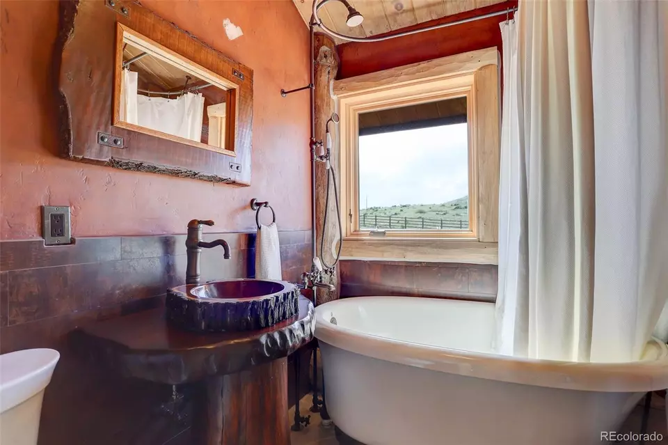 Bath - 9126 Goldmine Rd, Loveland, CO 80538 photo 2 of 3