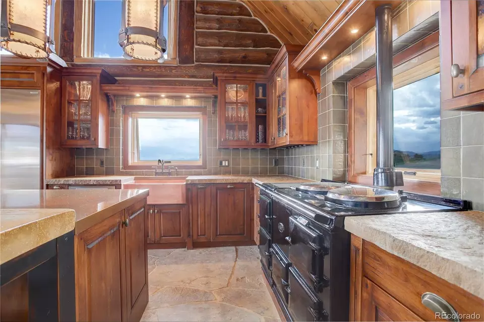 Kitchen - 9126 Goldmine Rd, Loveland, CO 80538 photo 3 of 4