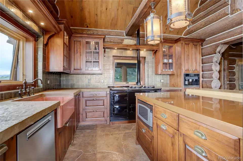 Kitchen - 9126 Goldmine Rd, Loveland, CO 80538 photo 2 of 4