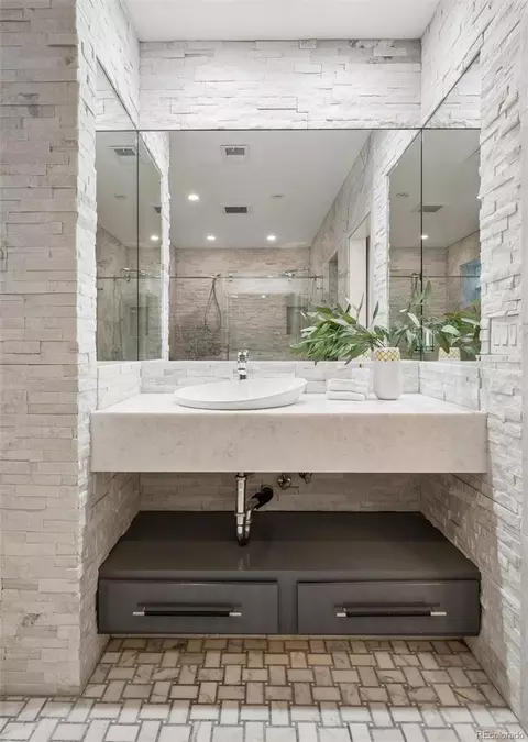 Bath - 2960 E 4th Ave, Denver, CO 80206 photo 7 of 7
