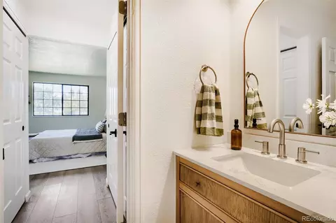 Bath - 12662 E Warren Dr #E, Aurora, CO 80014 photo 1 of 3