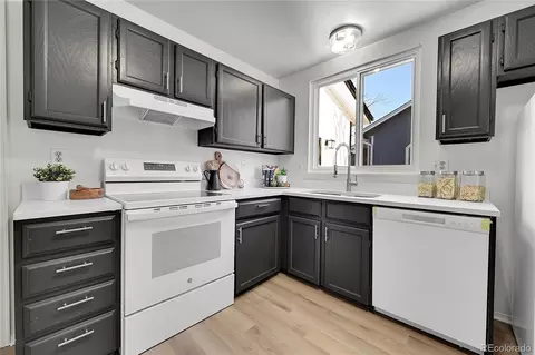 Kitchen - 19466 E Purdue Pl, Aurora, CO 80013 photo 3 of 4