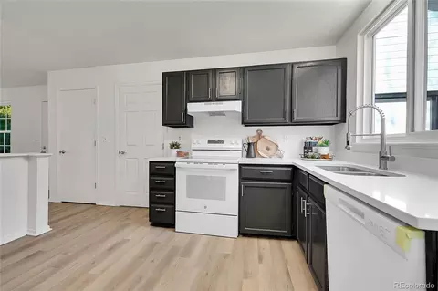Kitchen - 19466 E Purdue Pl, Aurora, CO 80013 photo 2 of 4