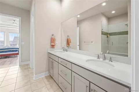 Bath - 21996 E Allenspark Pl, Aurora, CO 80016 photo 1 of 4