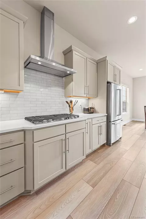 Kitchen - 21996 E Allenspark Pl, Aurora, CO 80016 photo 5 of 8