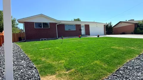8596 Sheridan Ct, Arvada, CO 80003