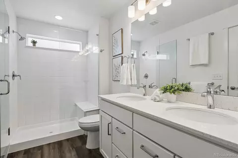 Bath - 9752 Ash Ln, Thornton, CO 80229 photo 2 of 3