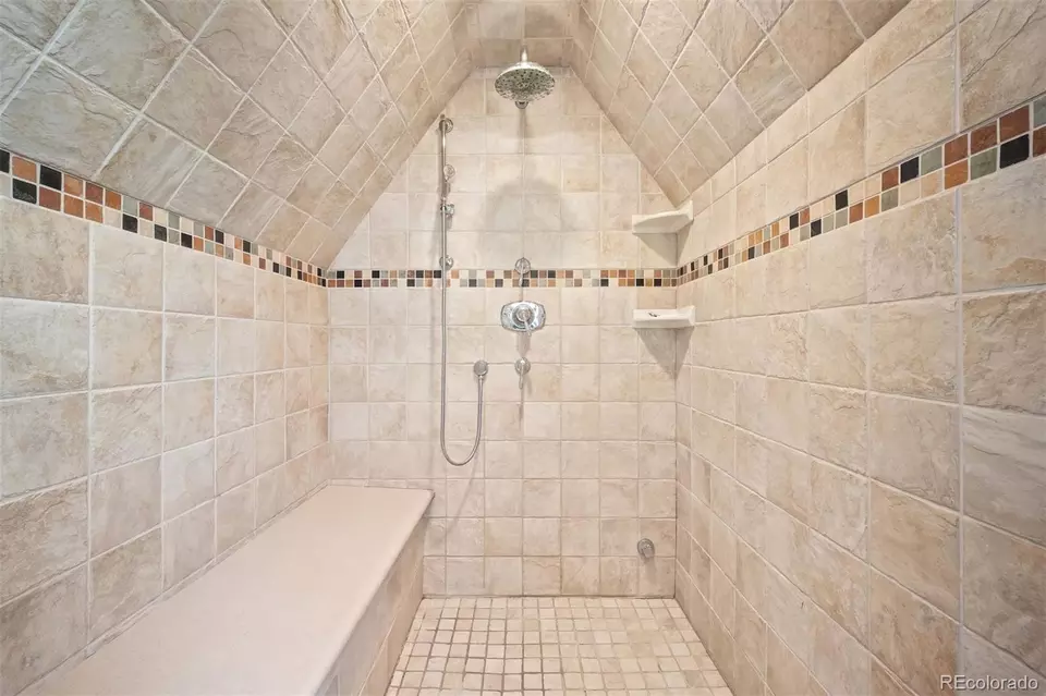Bath - 956 S Elizabeth St, Denver, CO 80209 photo 6 of 8