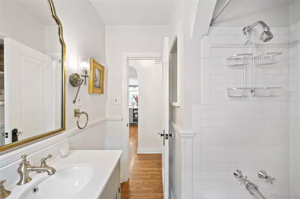 Bath - 956 S Elizabeth St, Denver, CO 80209 photo 2 of 8