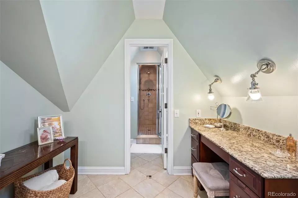 Bath - 956 S Elizabeth St, Denver, CO 80209 photo 5 of 8