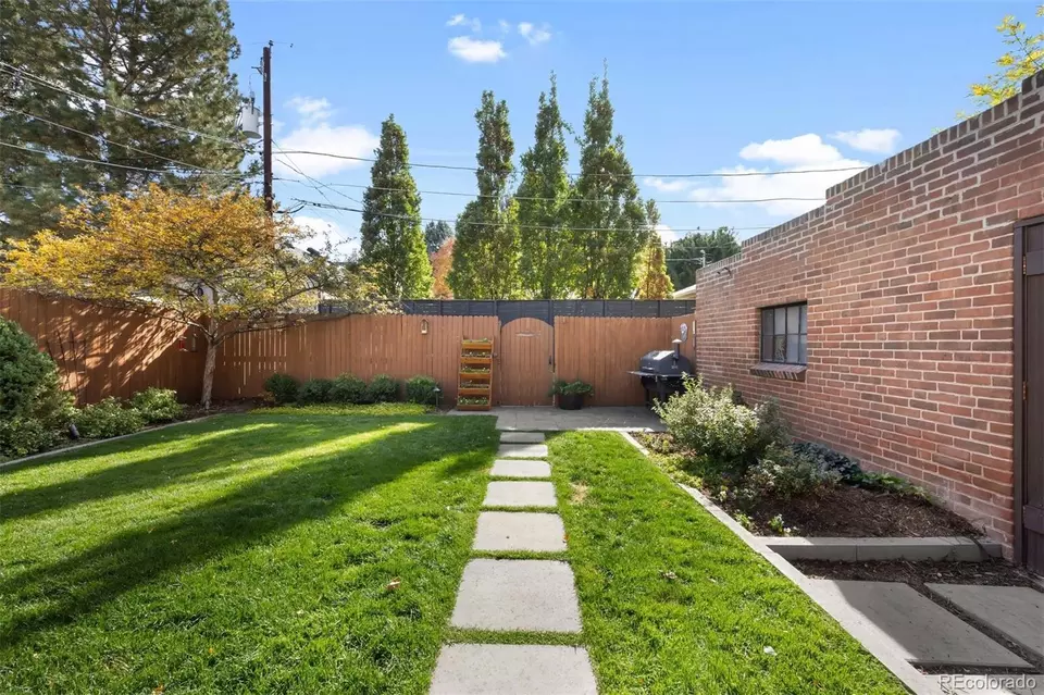 Exterior - 956 S Elizabeth St, Denver, CO 80209 photo 9 of 10