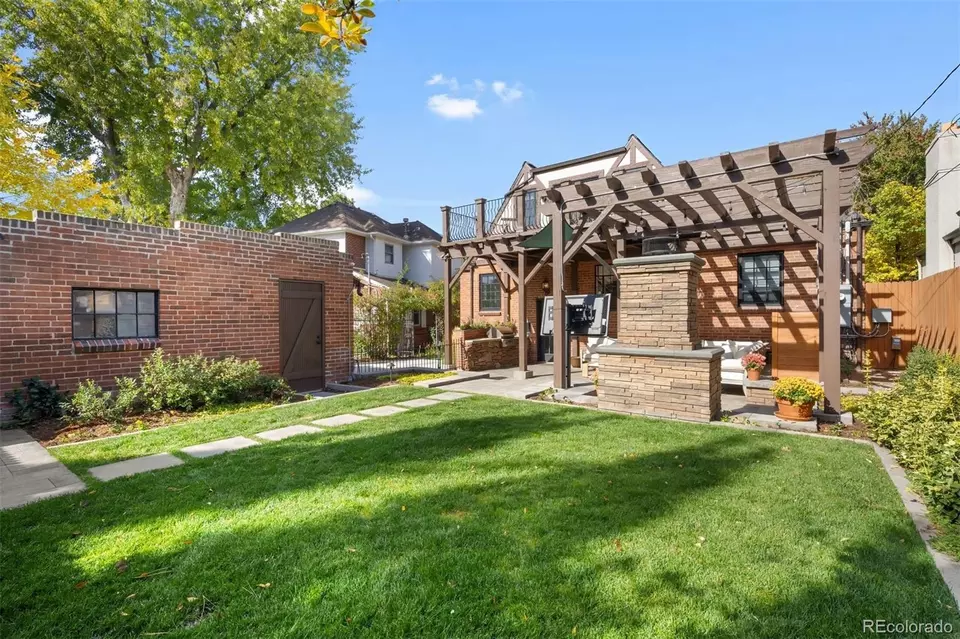 Exterior - 956 S Elizabeth St, Denver, CO 80209 photo 8 of 10